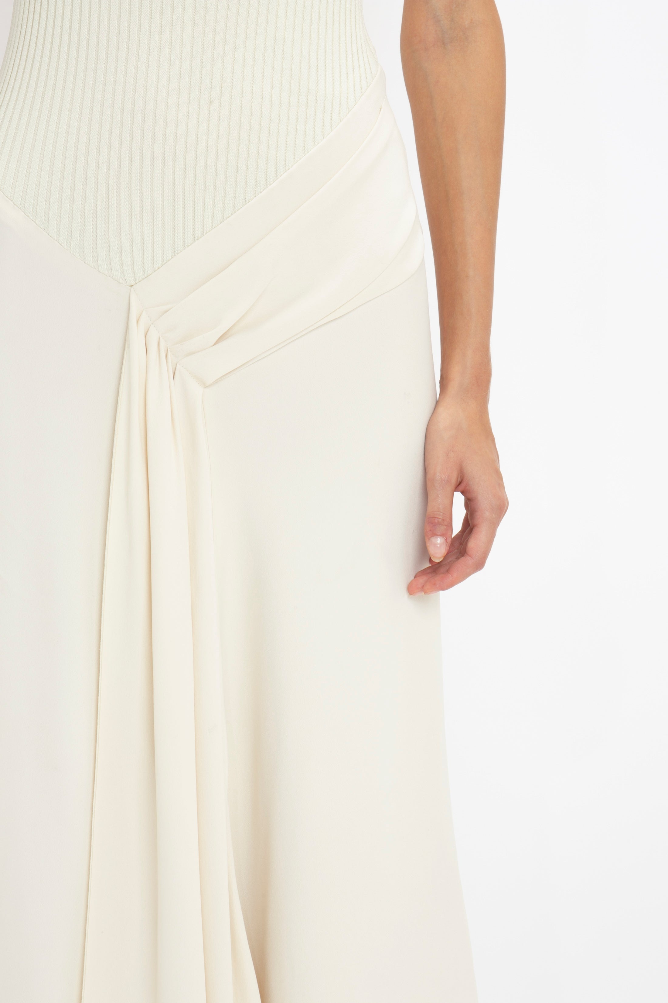 Sleeveless Tie Detail Dress In Cream - 5