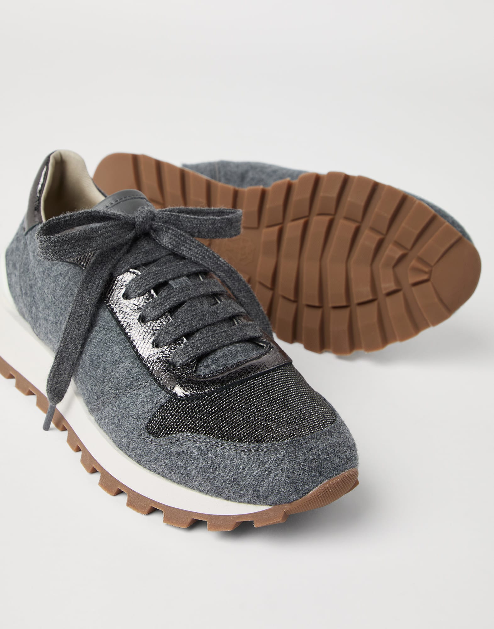 Virgin wool flannel and lamé calfskin runners with precious toe - 3