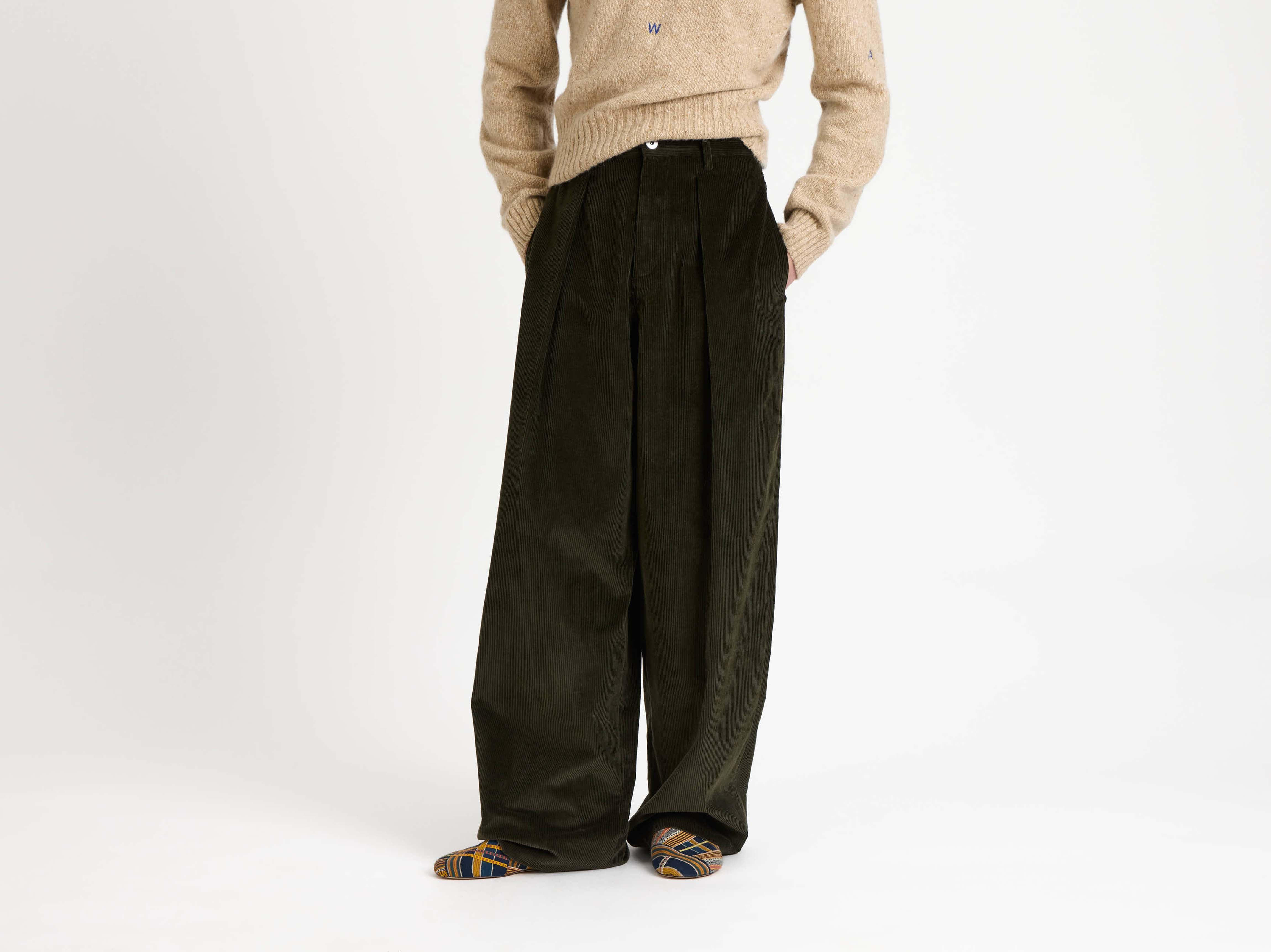 SINGLE PLEAT TROUSERS IN MOSS - 4