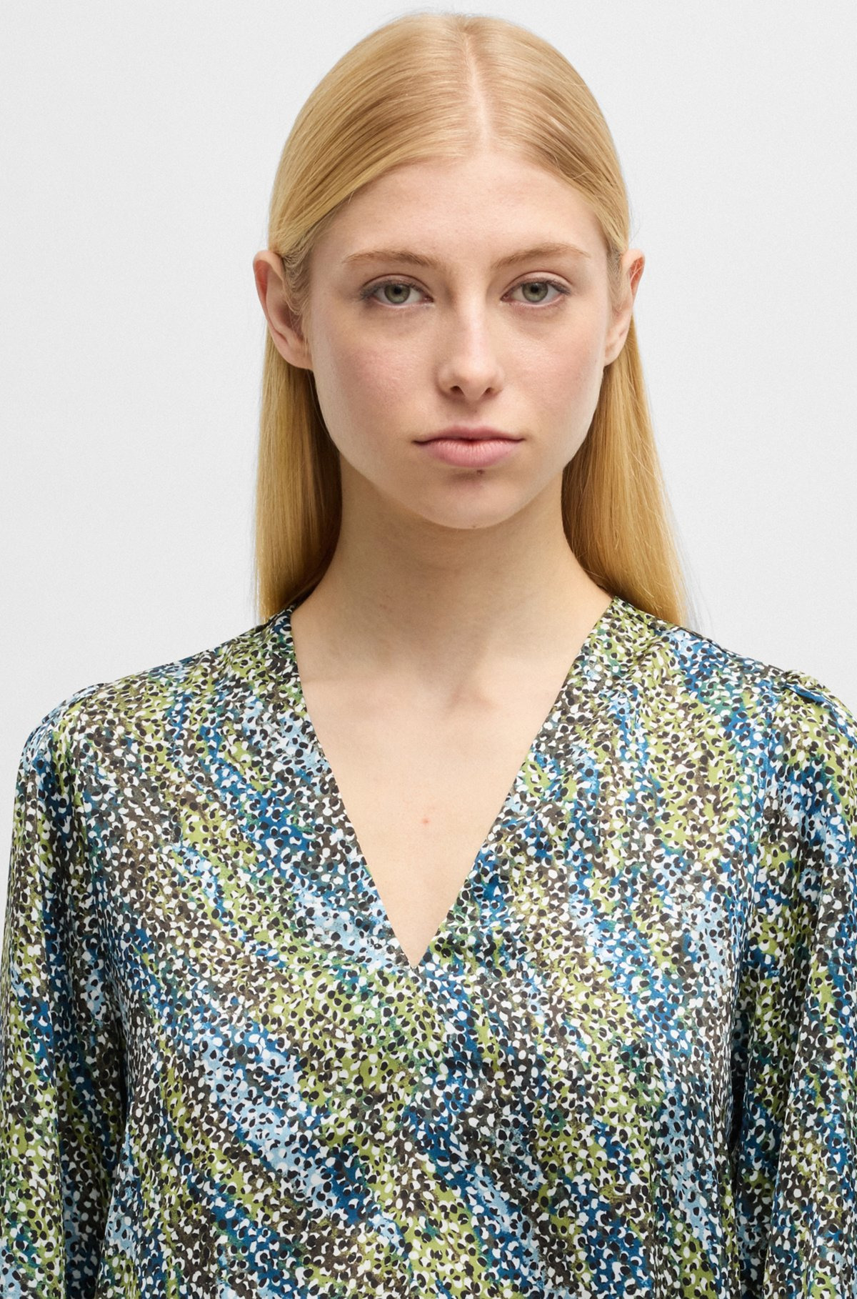 REGULAR-FIT BLOUSE WITH V NECKLINE IN PRINTED SATIN - 4