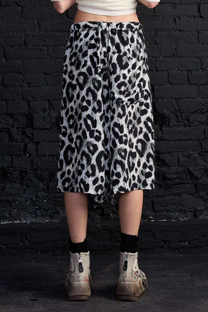 PLEATED JUMBO SHORT WITH ELASTIC WAIST 3