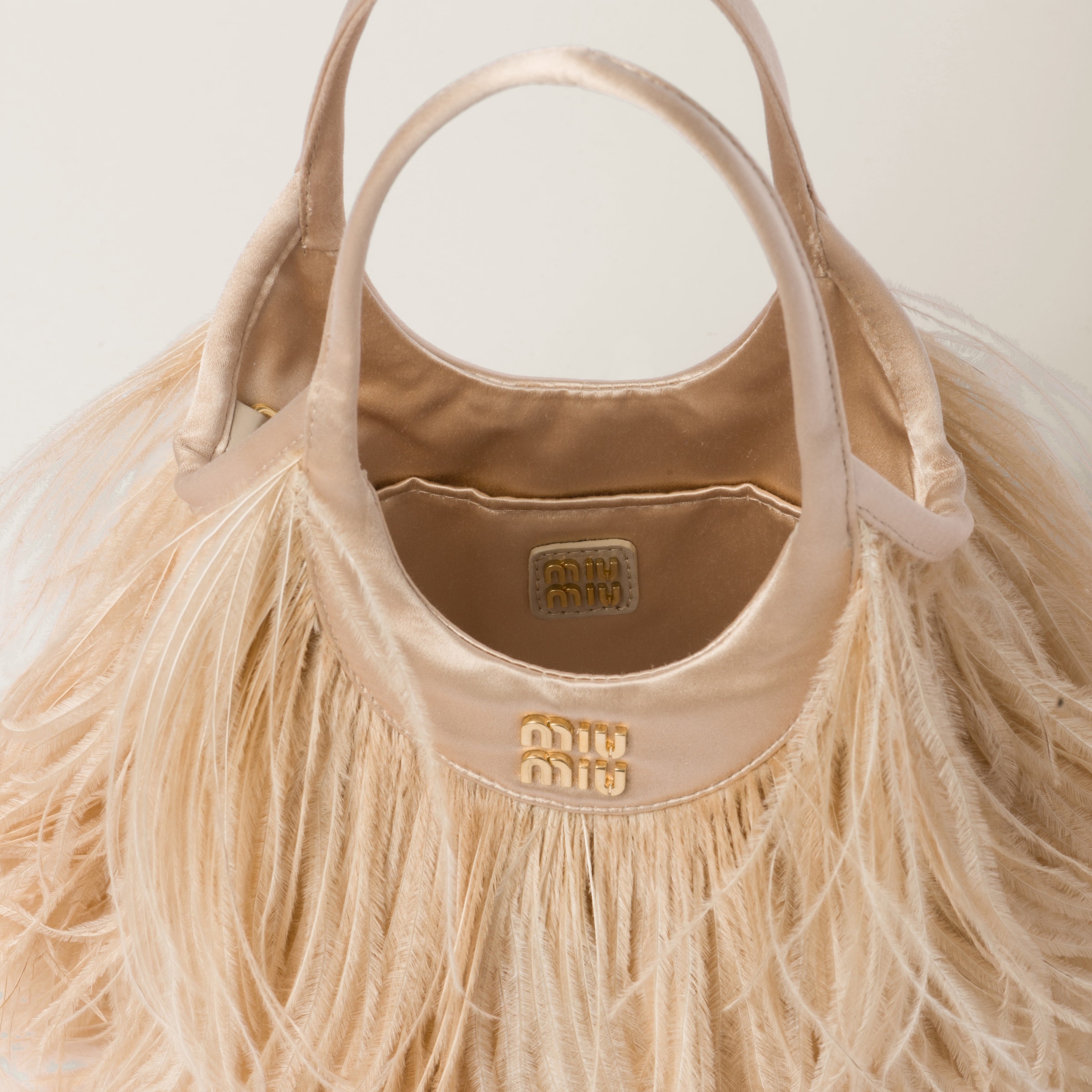 Satin handbag with feathers - 5
