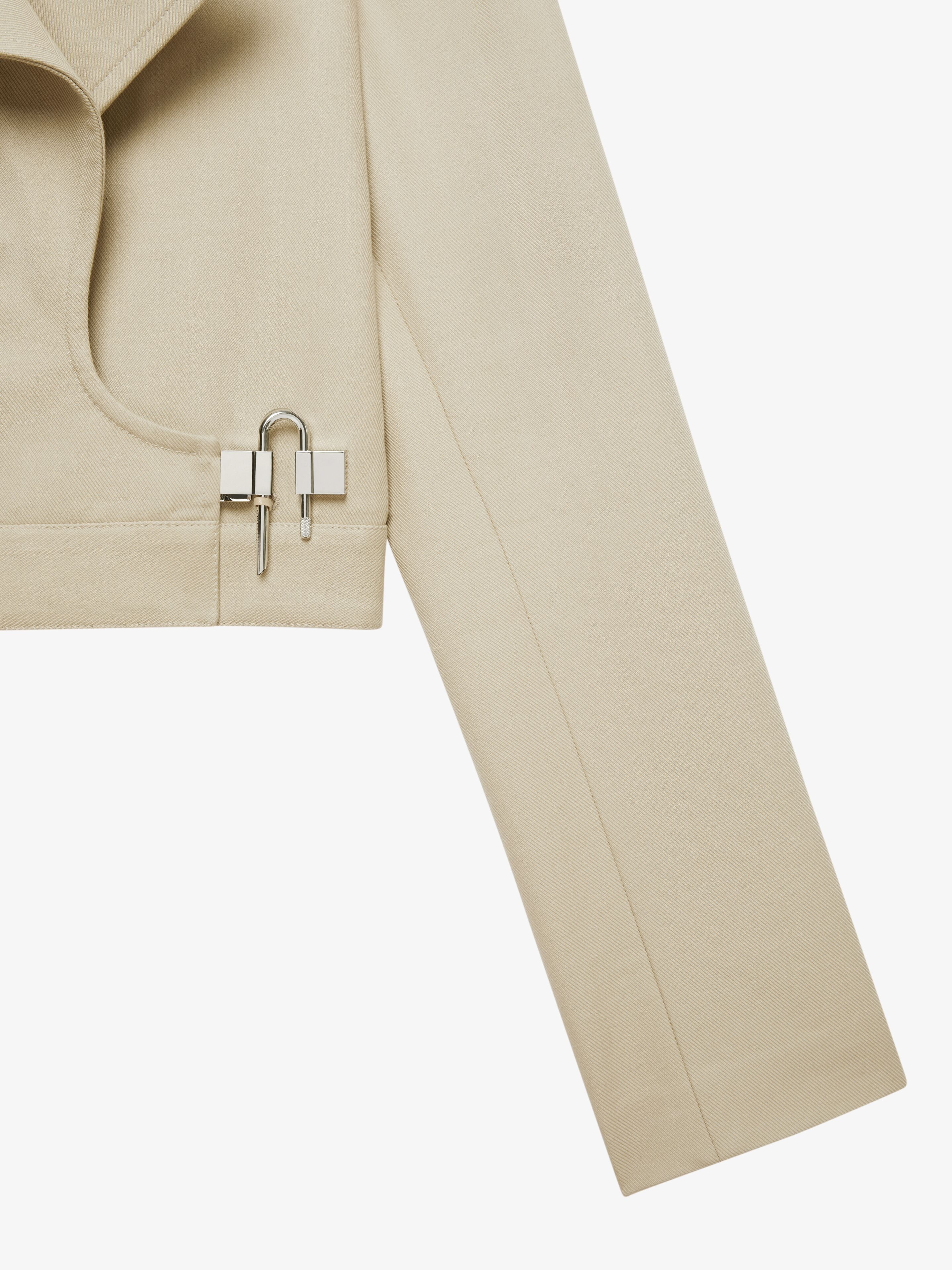 SHORT TRENCH COAT IN COTTON TWILL WITH U-LOCK BUCKLE - 6
