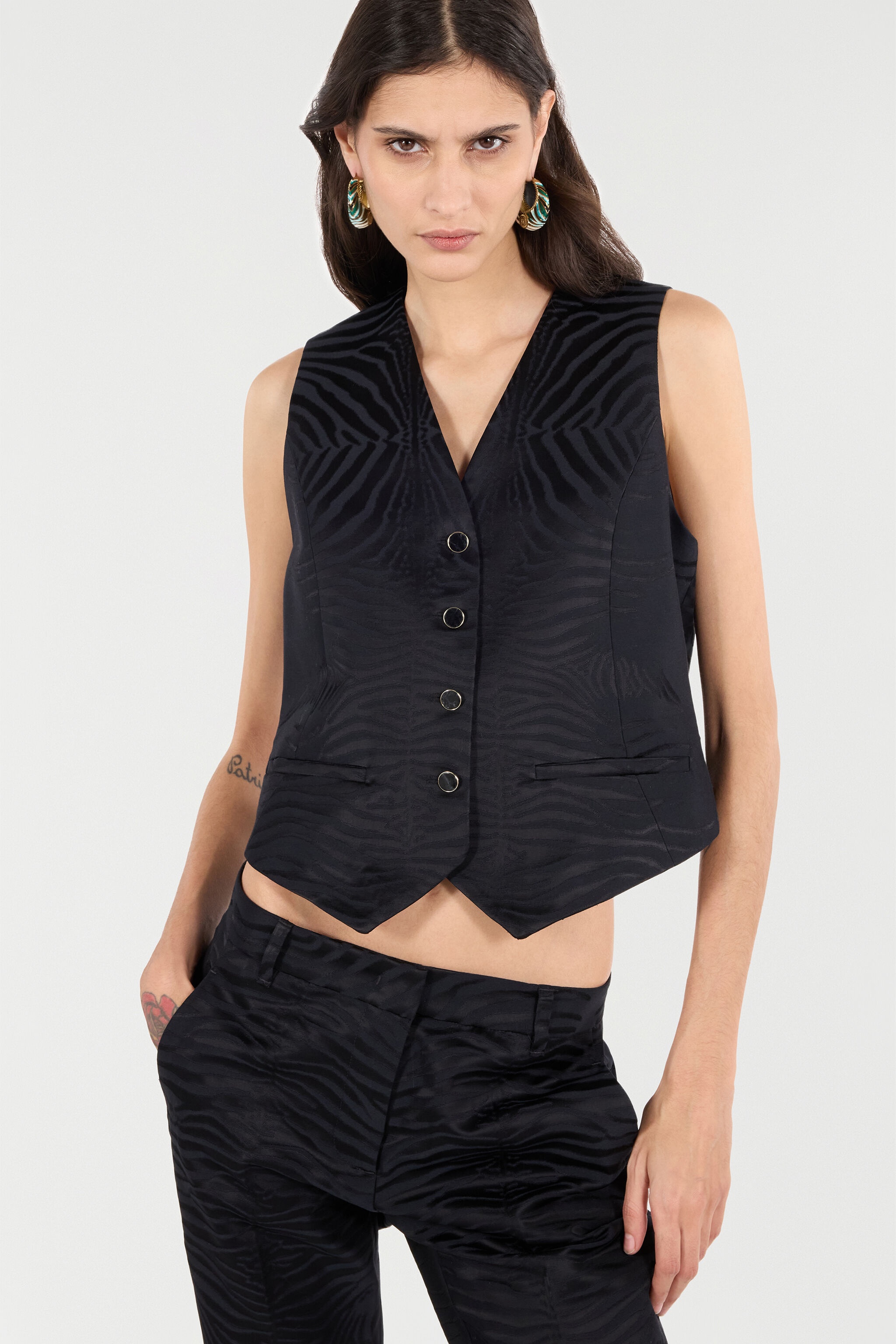 Vest With Solid-Color Tiger Skin Design - 6