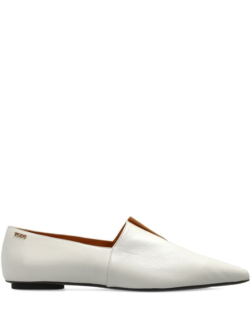 pointed-toe pumps 1
