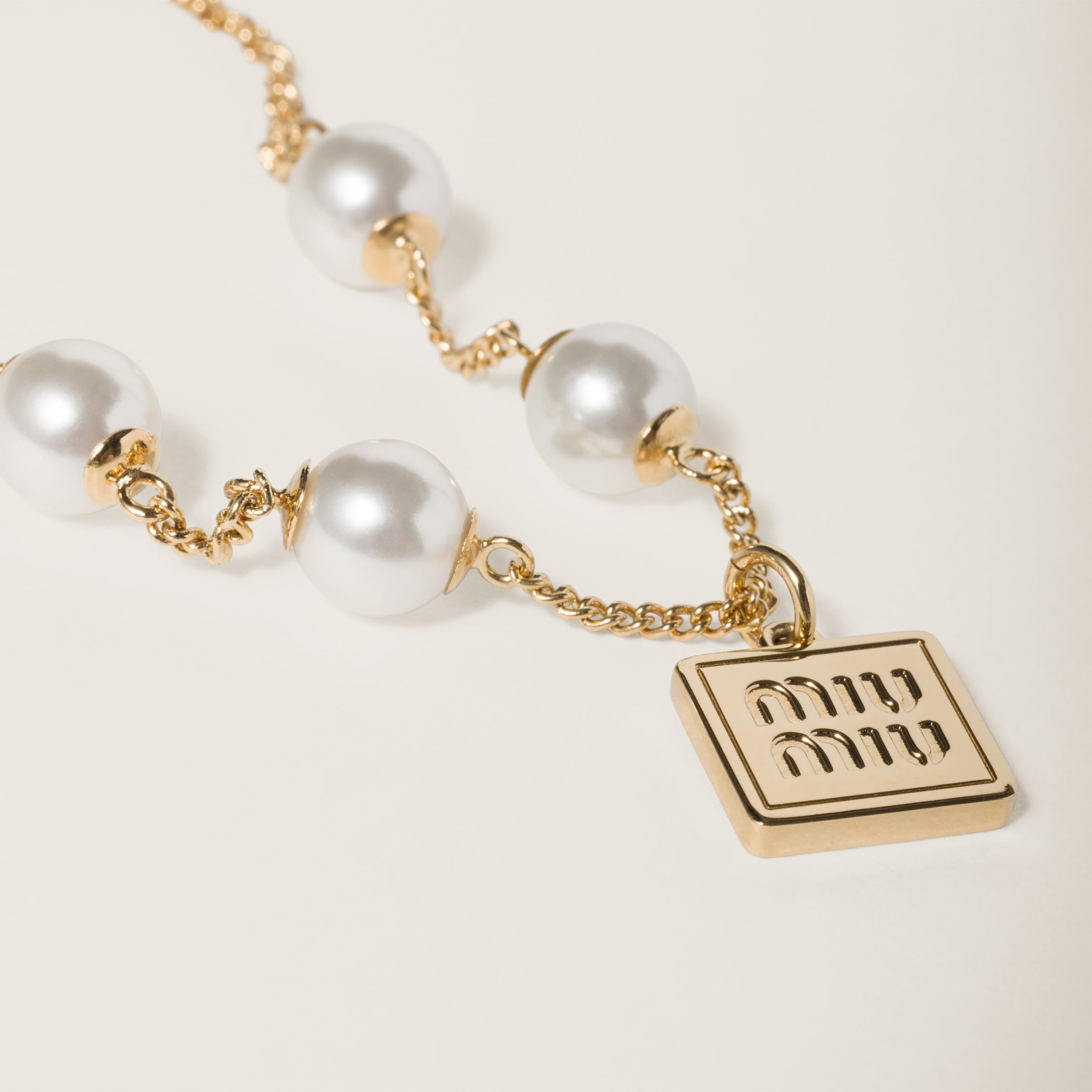 Metal bracelet with synthetic pearls - 2