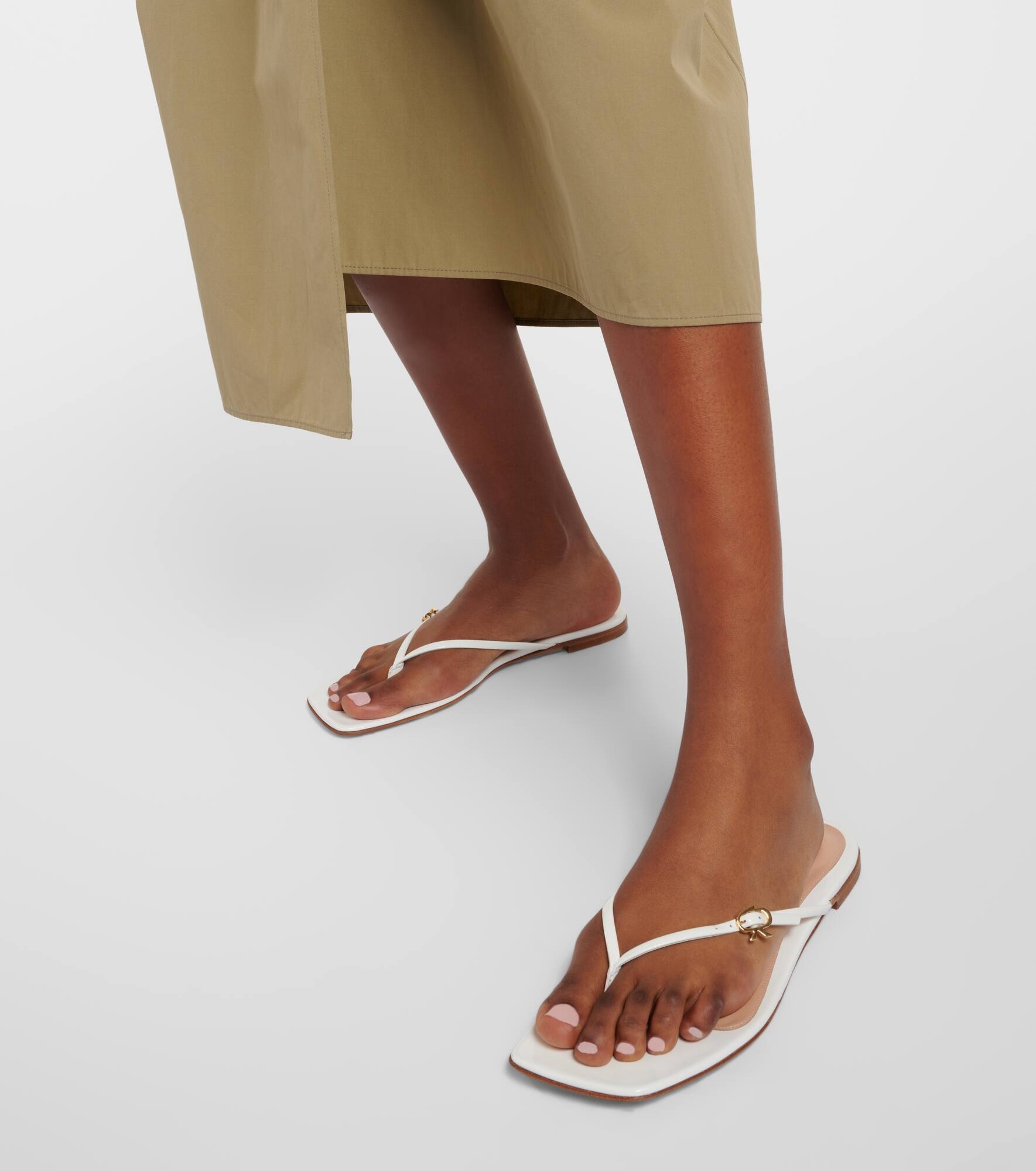 Patent leather thong sandals - 4