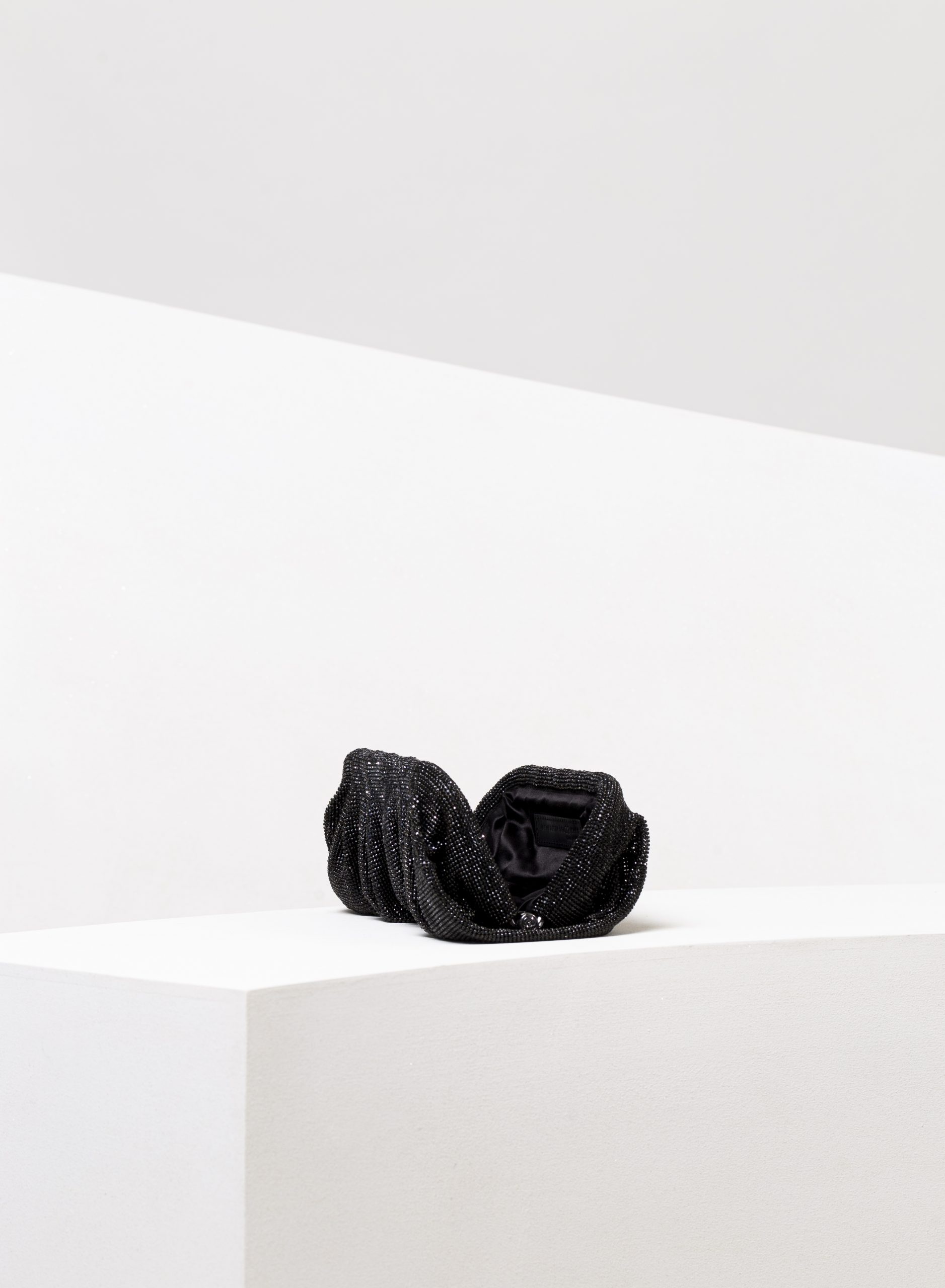 Benedetta Bruzziches – La Venus Grande Jet Black - 4
