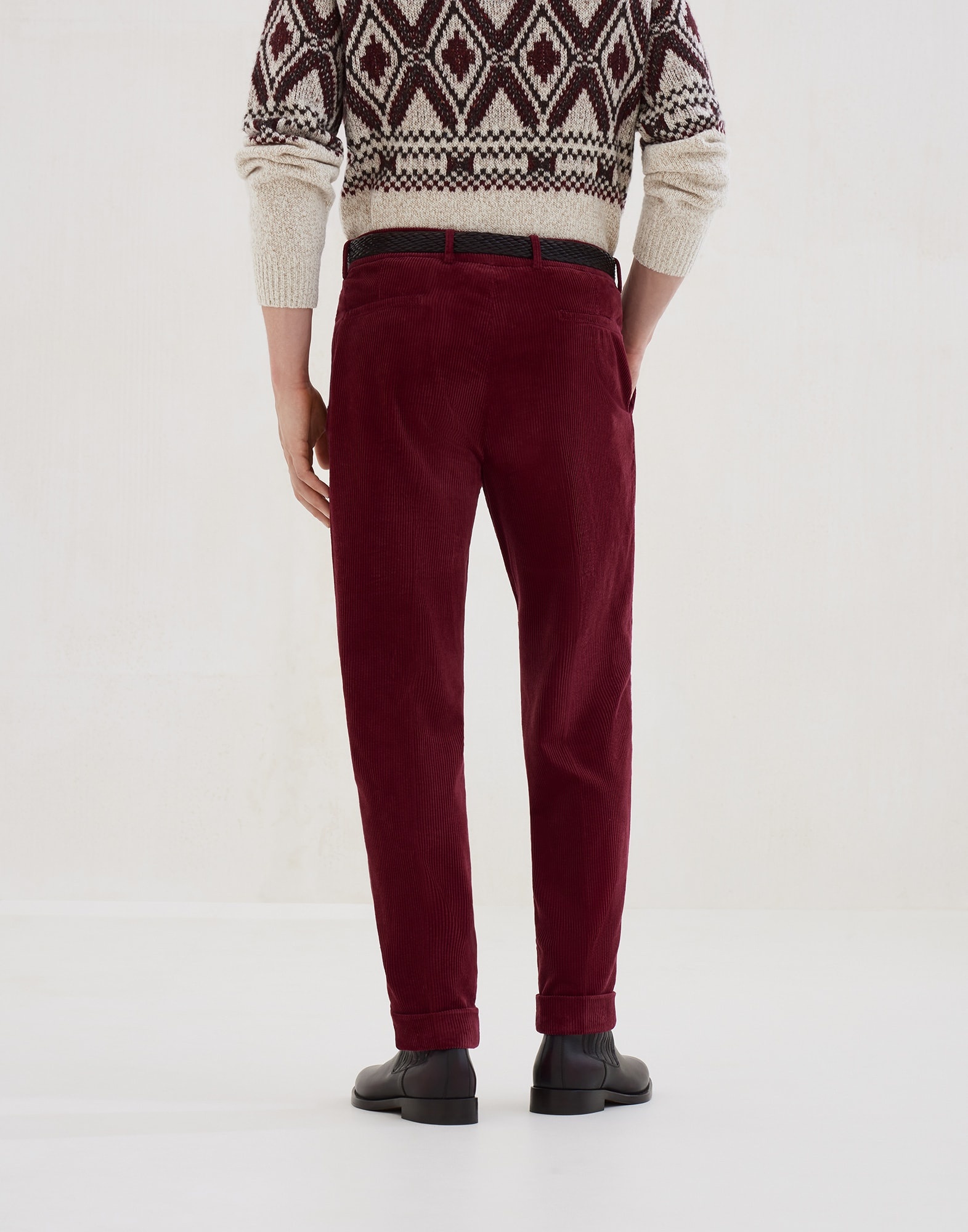 Garment-dyed leisure fit trousers in cotton corduroy with pleat - 2