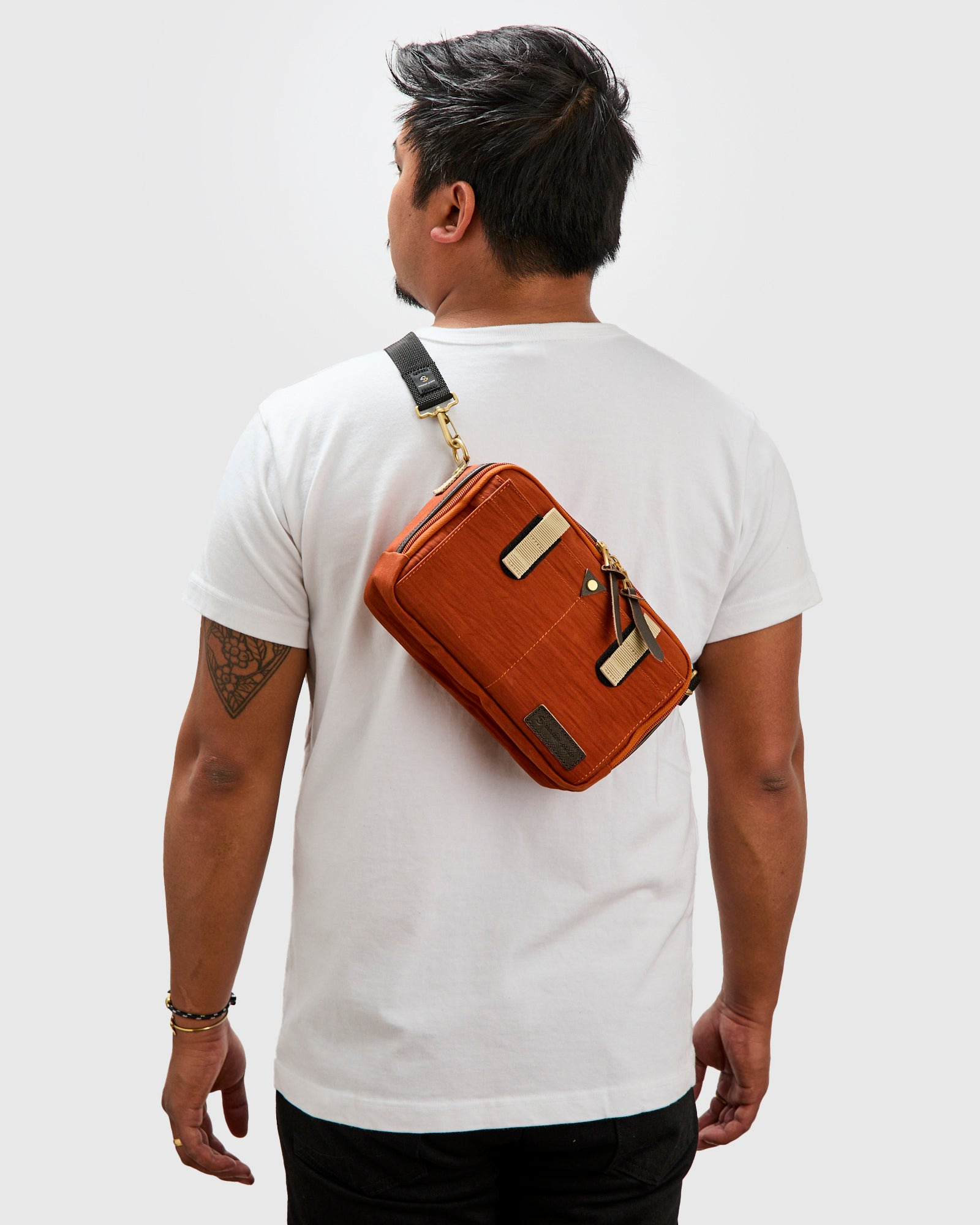 Link Shoulder Bag v2 in Orange - 2