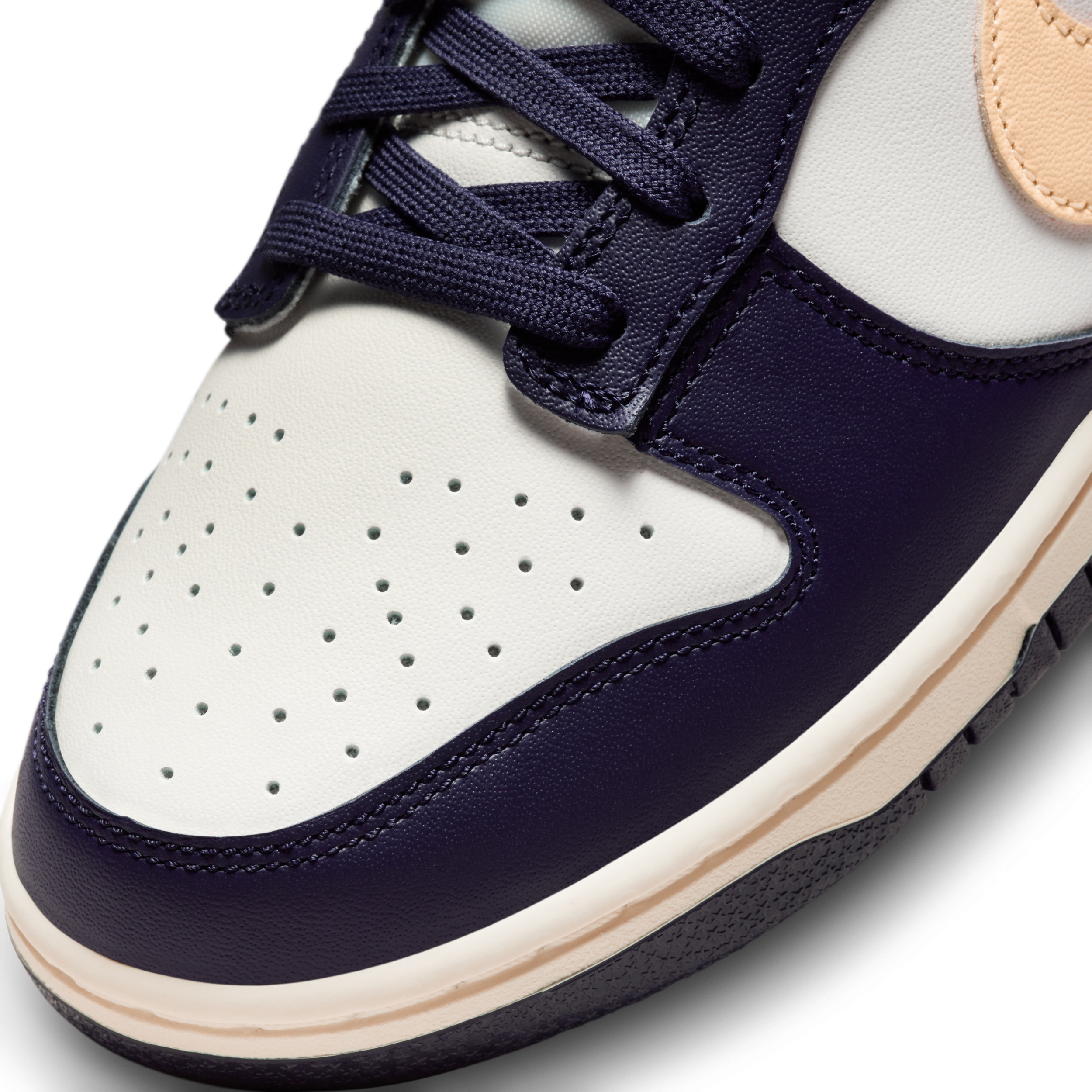 Nike Men's Dunk Low Retro Shoes - 7