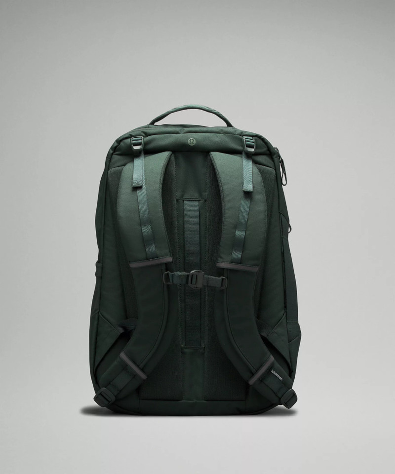 Triple-Zip Backpack 28L 3