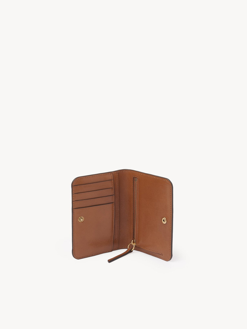 Chloé C CHLOÉ BIFOLD WALLET IN SHINY LEATHER outlook