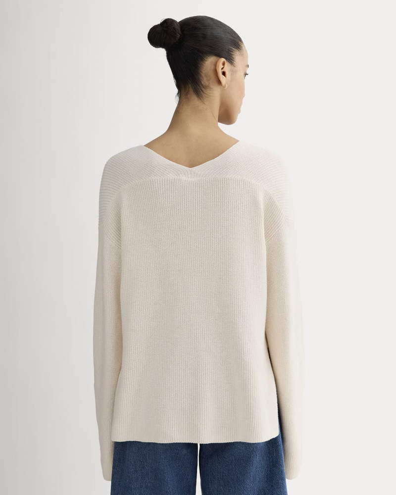THE SLOUCHY V-NECK IN EVERYDAY COTTON 5