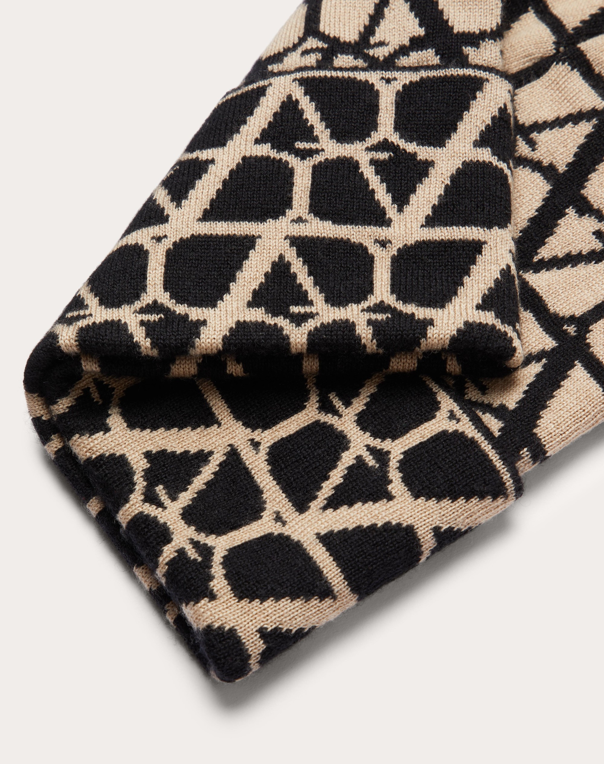 KNITTED TOILE ICONOGRAPHE BEANIE IN CASHMERE AND SILK - 2