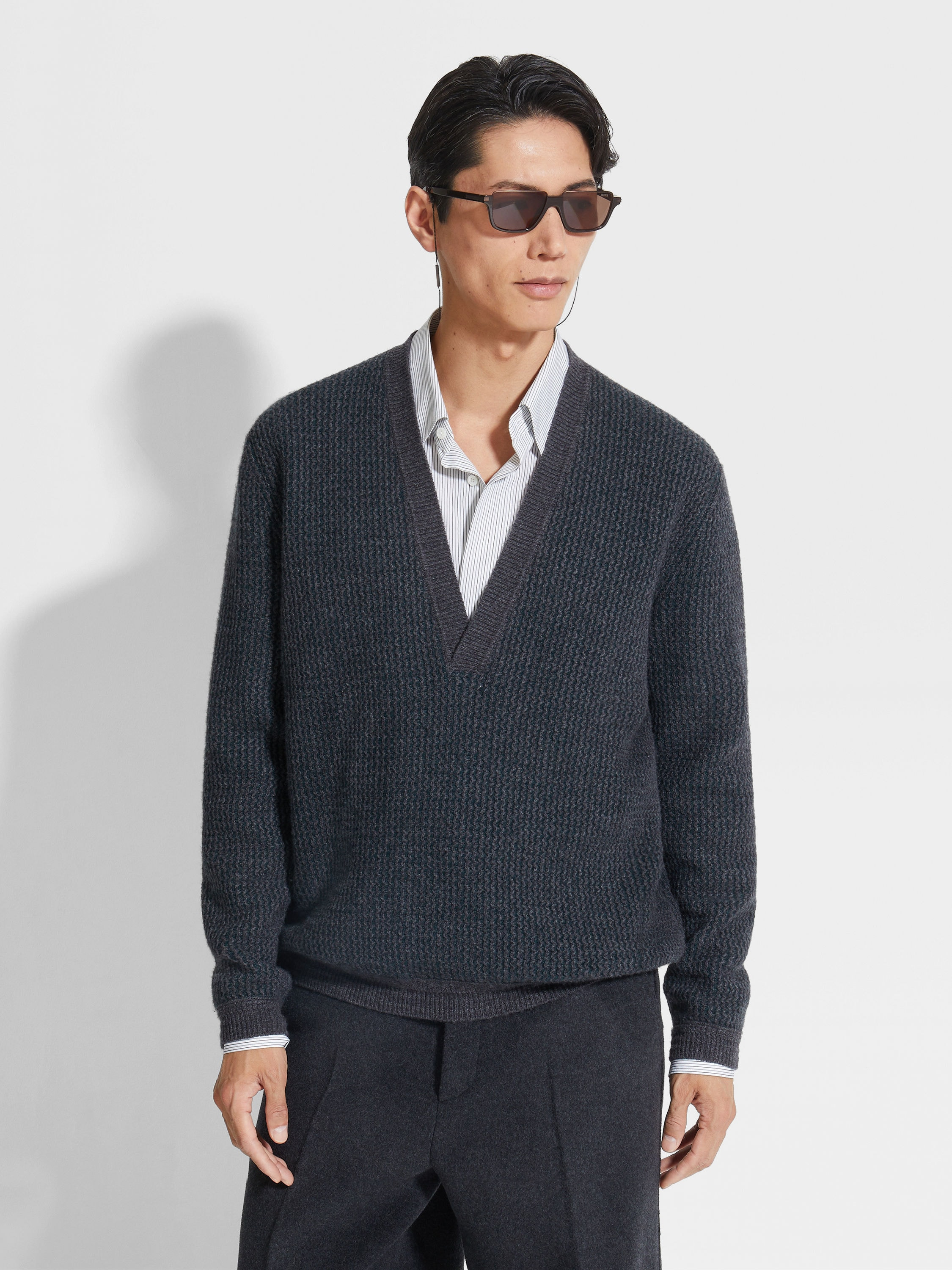 GREY AND DARK GREEN OASI CASHMERE V-NECK - 3