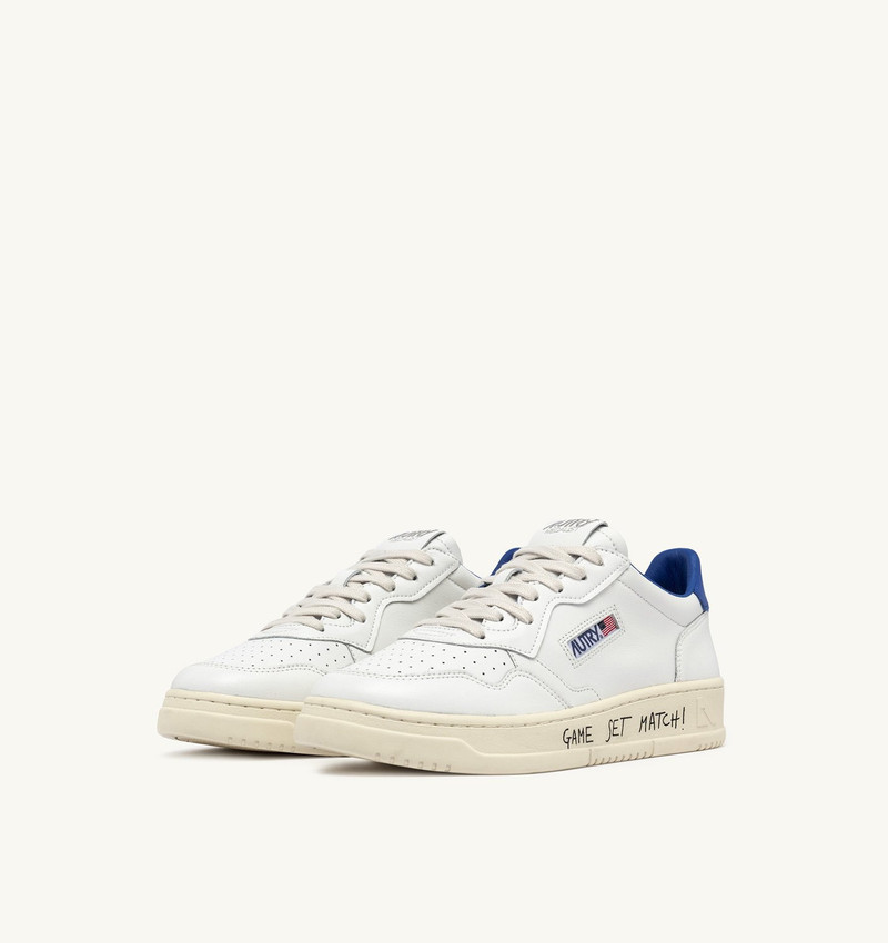 AUTRY MEDALIST LOW SNEAKERS IN WHITE AND PALACE BLUE LEATHER WITH LETTERING outlook
