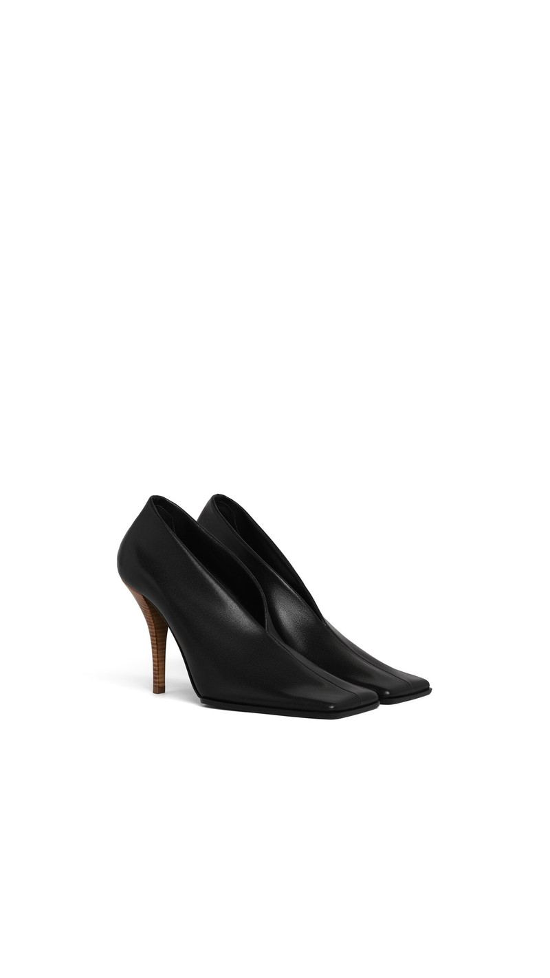 Alaïa SOFT SQUARE PUMPS IN LEATHER outlook