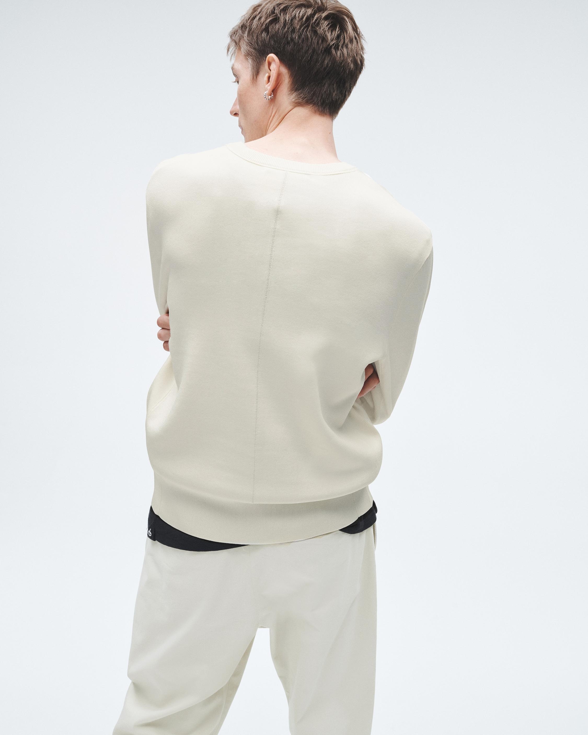 York Viscose Crew
Relaxed Fit - 4