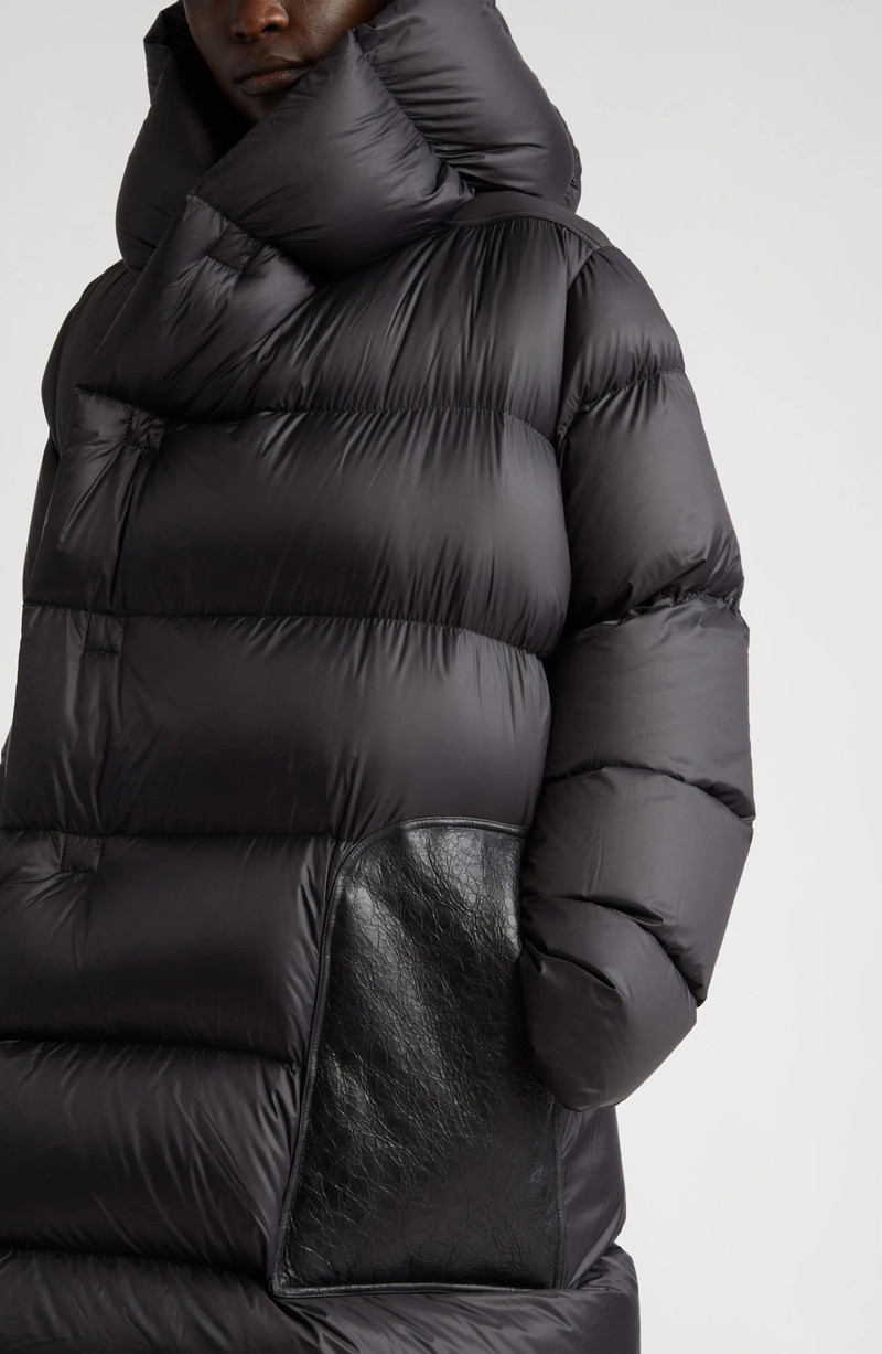 Hooded Down Puffer Coat in Black/Black 5