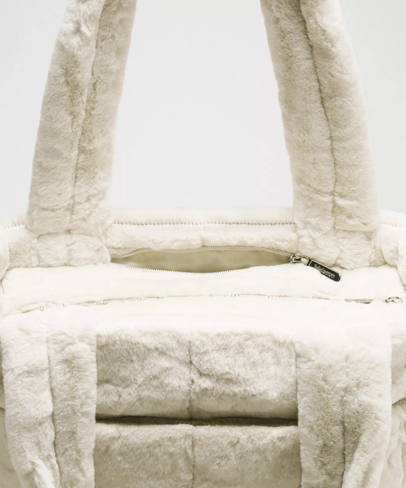 Quilted Grid Tote Bag 12L *Plush Fleece 5