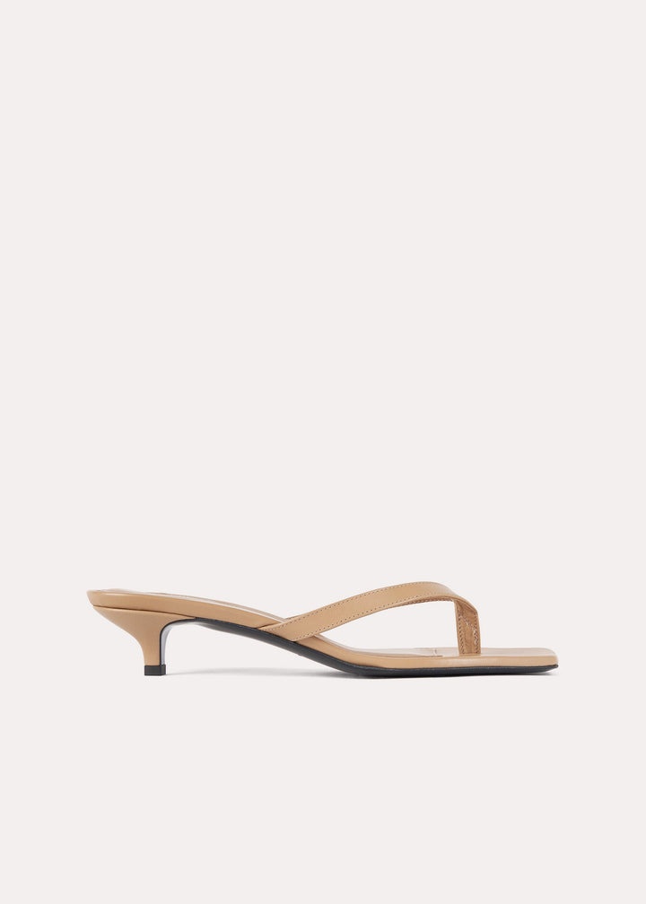 The flip-flop heel sand dune - 7