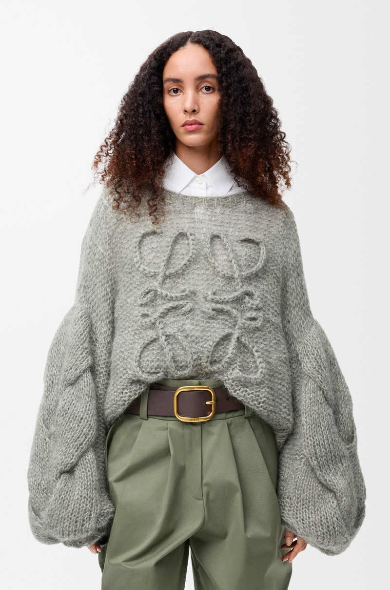 Loewe Rounded soft belt in classic calfskin outlook
