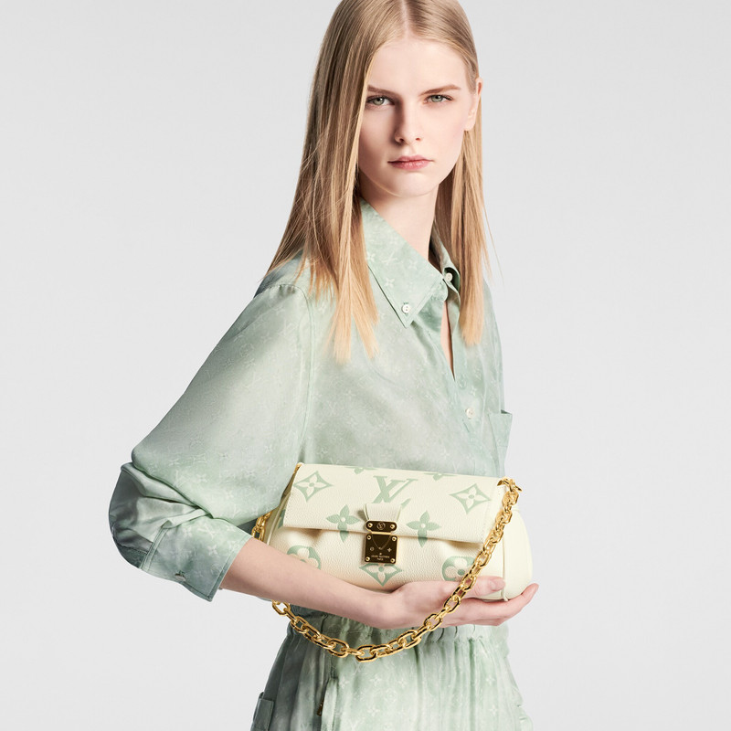 Louis Vuitton Favorite outlook