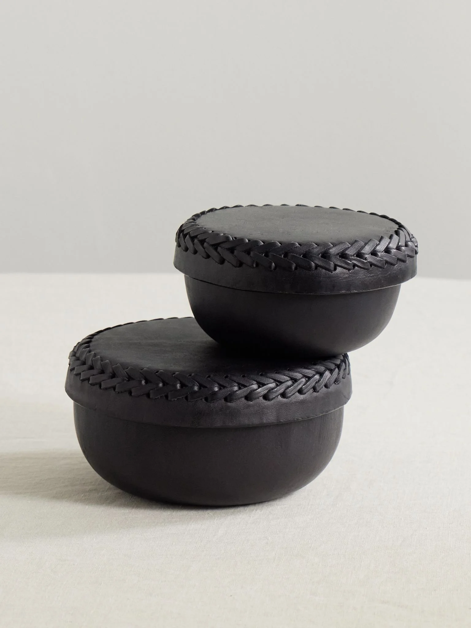Set of two whipstitched leather boxes Black - 1