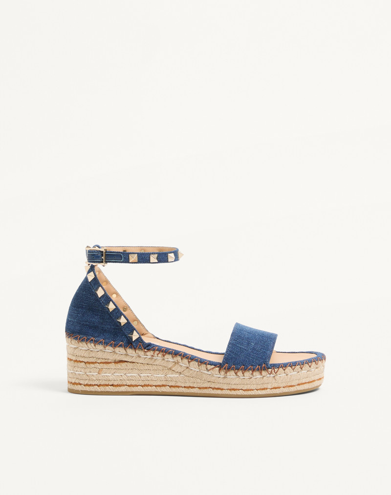 ROCKSTUD DOUBLE FLATFORM SANDAL IN DENIM 55MM 1