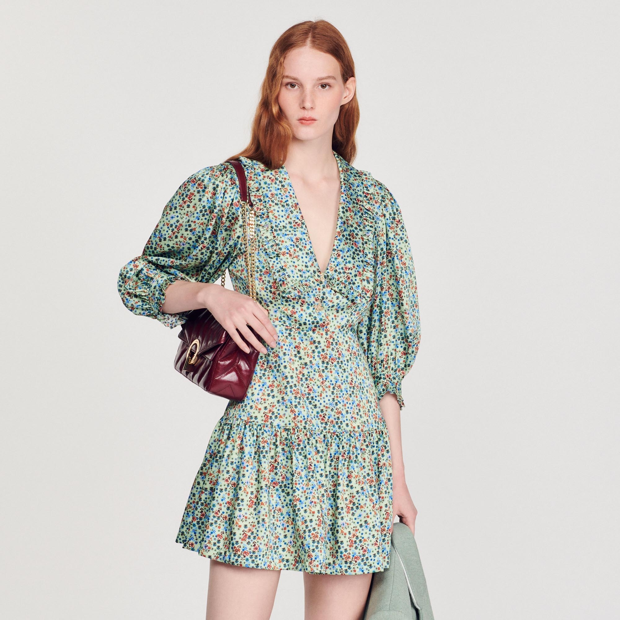 Short flowing dress with floral print - 2
