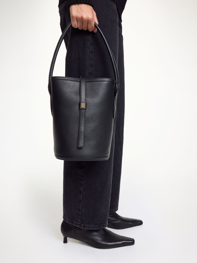 BY MALENE BIRGER Marylle Grainy bucket bag outlook