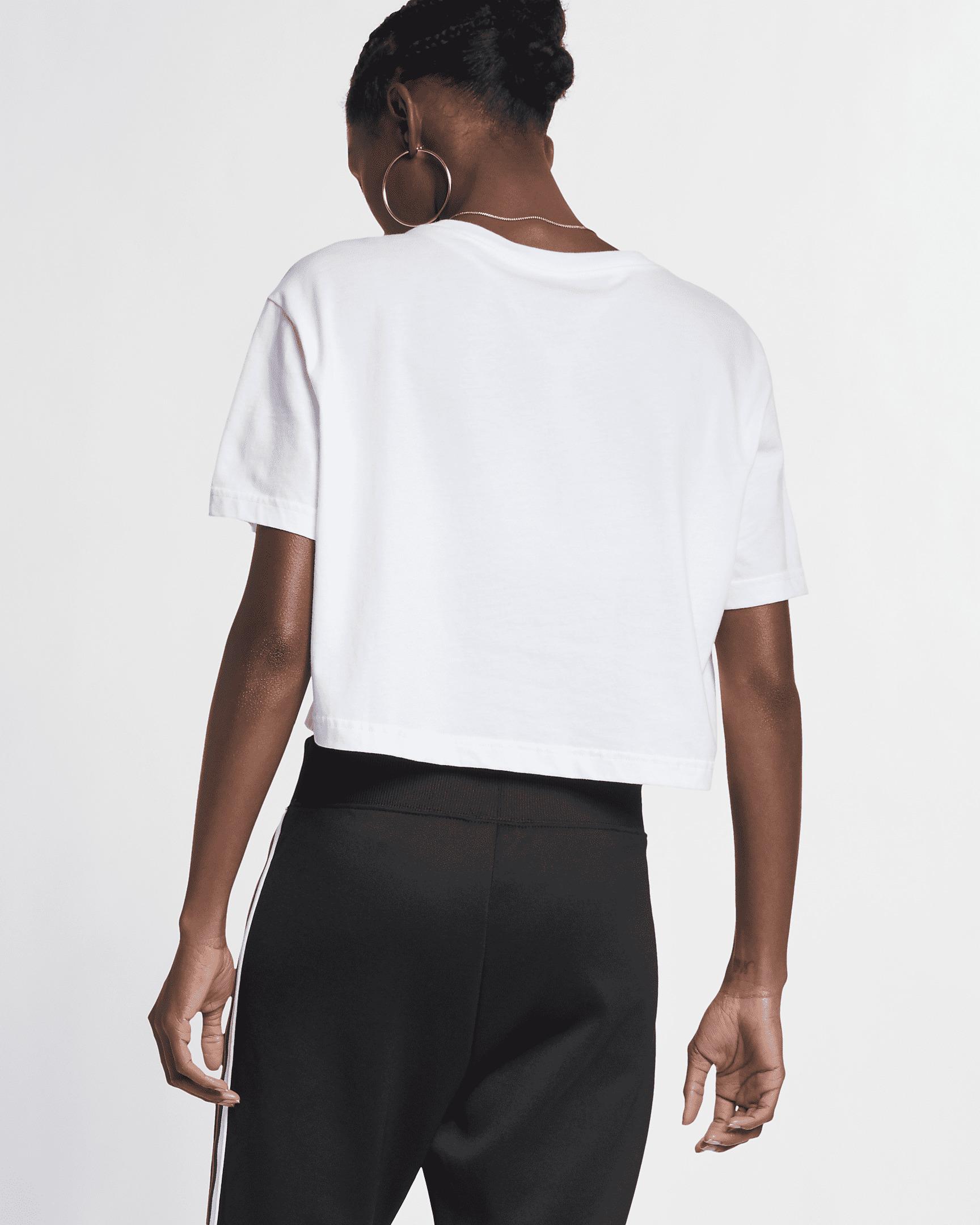 Nike Sportswear Essential Women's Cropped Logo T-Shirt - 4