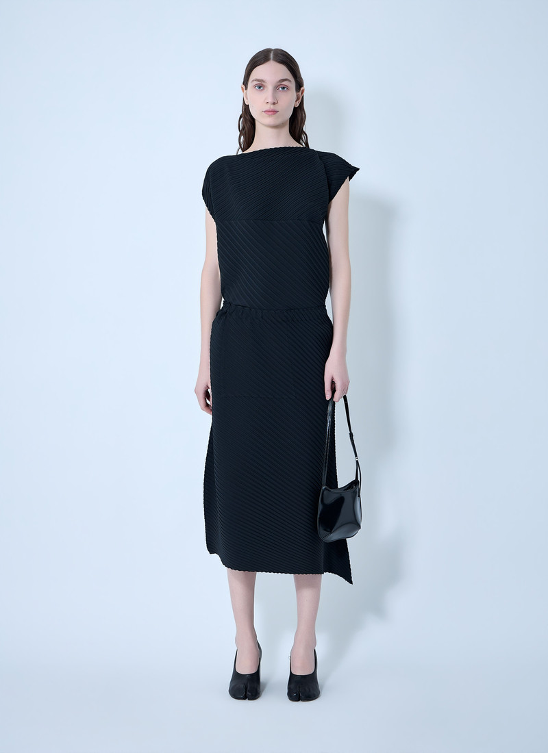 ISSEY MIYAKE Diagonal Textured Midi Skirt outlook