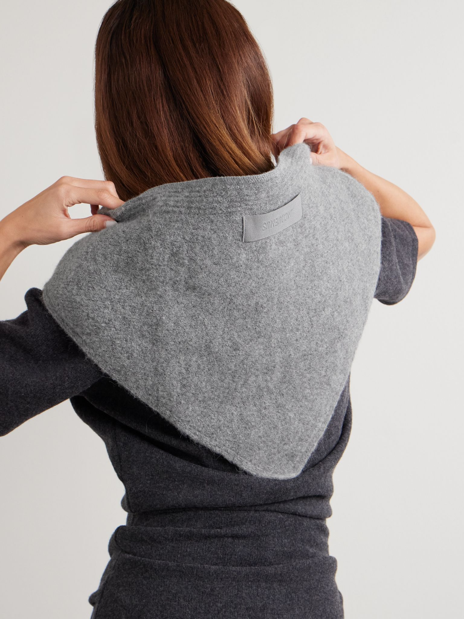 Appliquéd brushed knitted scarf Gray - 4