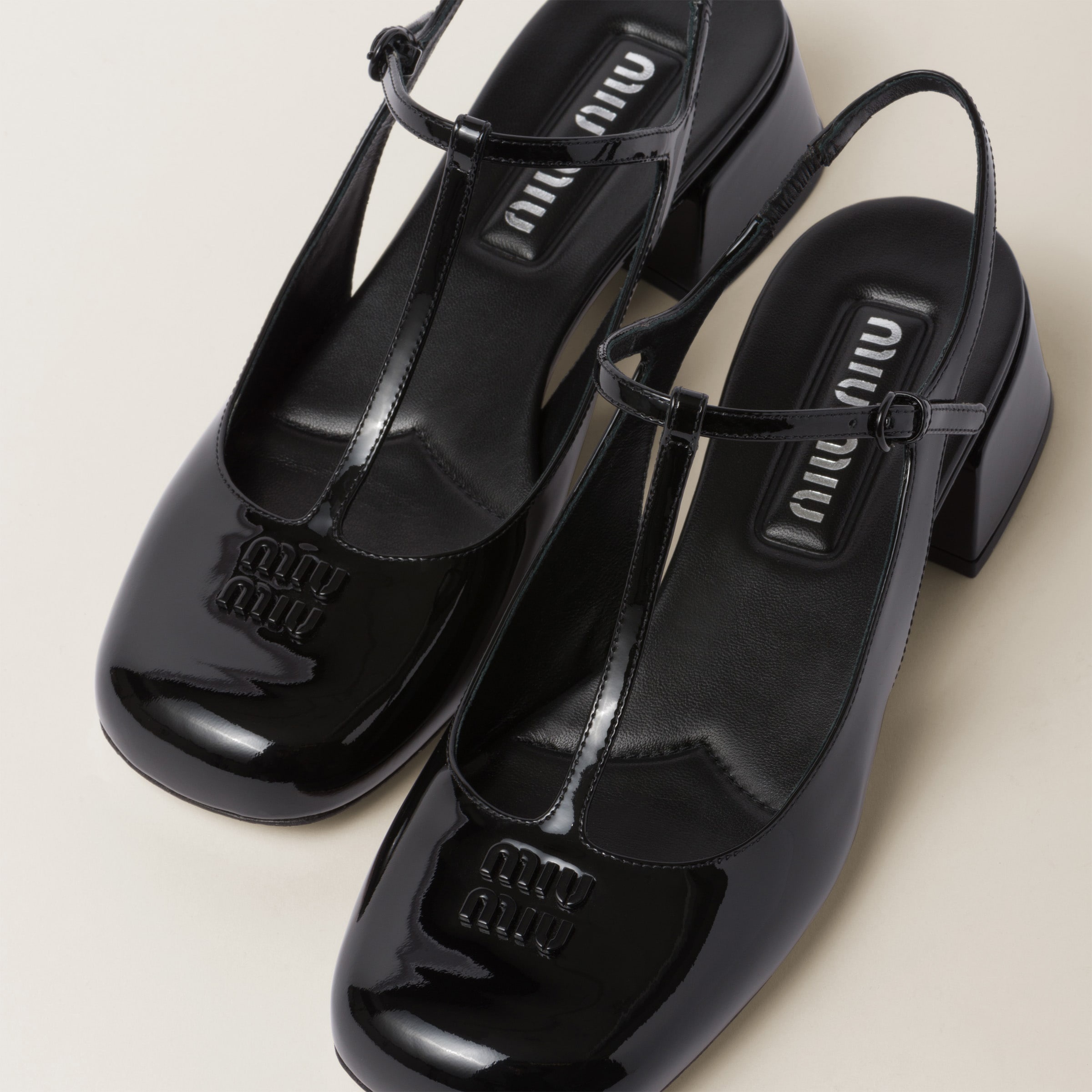 パンプス MiuMiu | Leather and patent leather slingback pumps 5I045E Ivory/black Leather And Patent Leather Slingback Pumps | Miu Miu