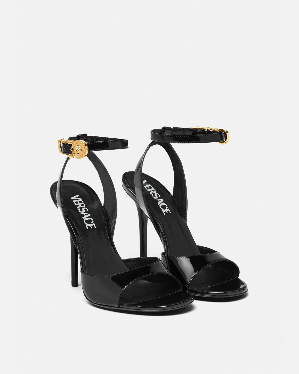 サンダル・ミュール VERSACE 'safety pin' patent leather sandals 1003205 D2VE Giày Nữ Versace Safety Pin Patent Sandals 'Black' 1003205