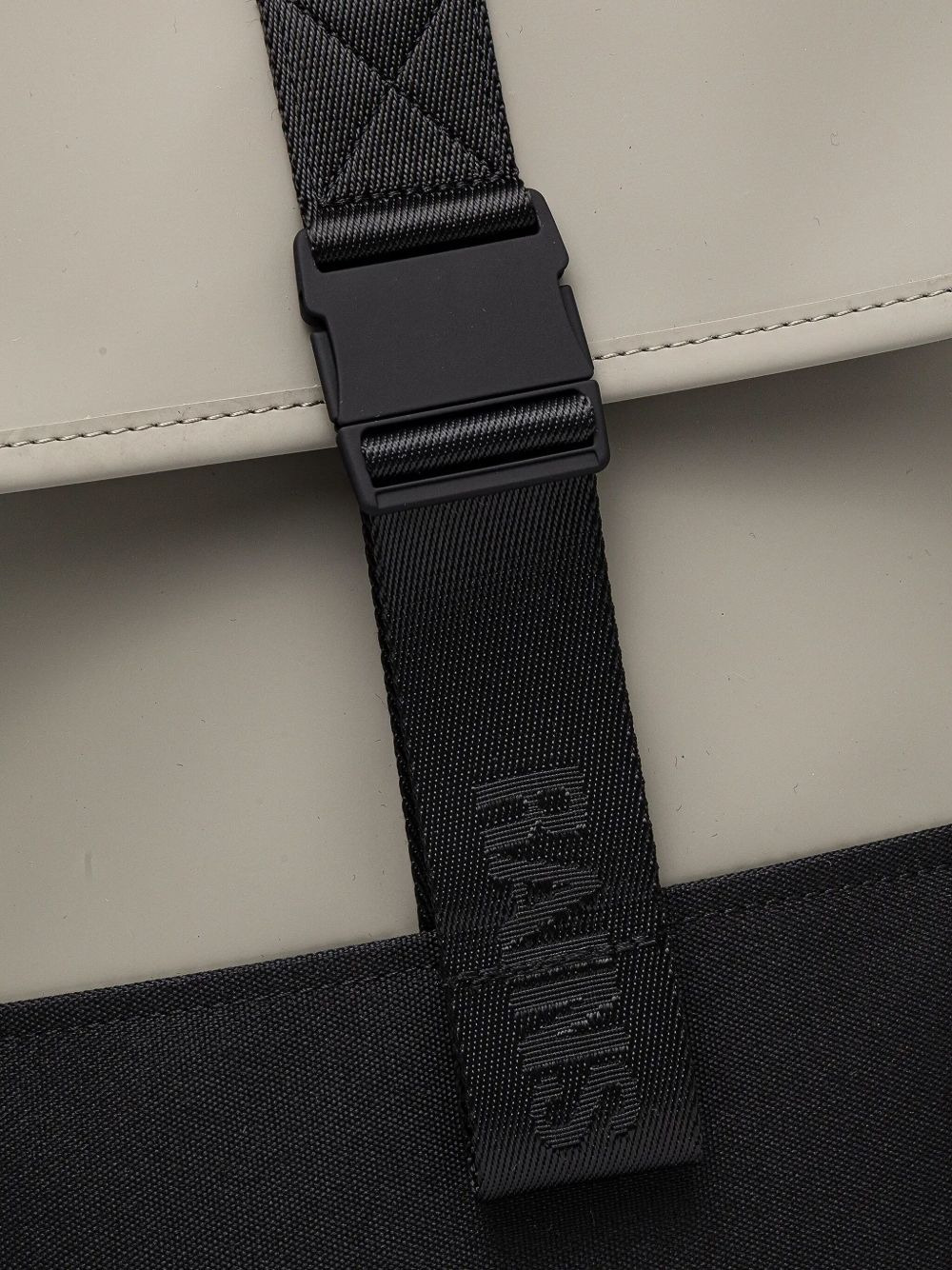 Trail buckle-strap backpack - 2