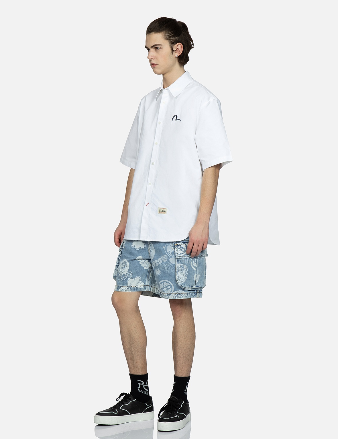 GRAFFITI DARUMA AND KAMON DISCHARGED PRINT DENIM CARGO SHORTS - 4