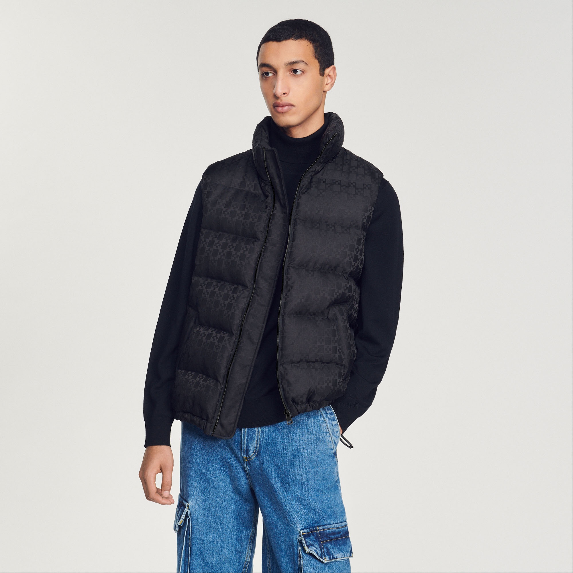 Sleeveless padded Sandro logo jacket - 5