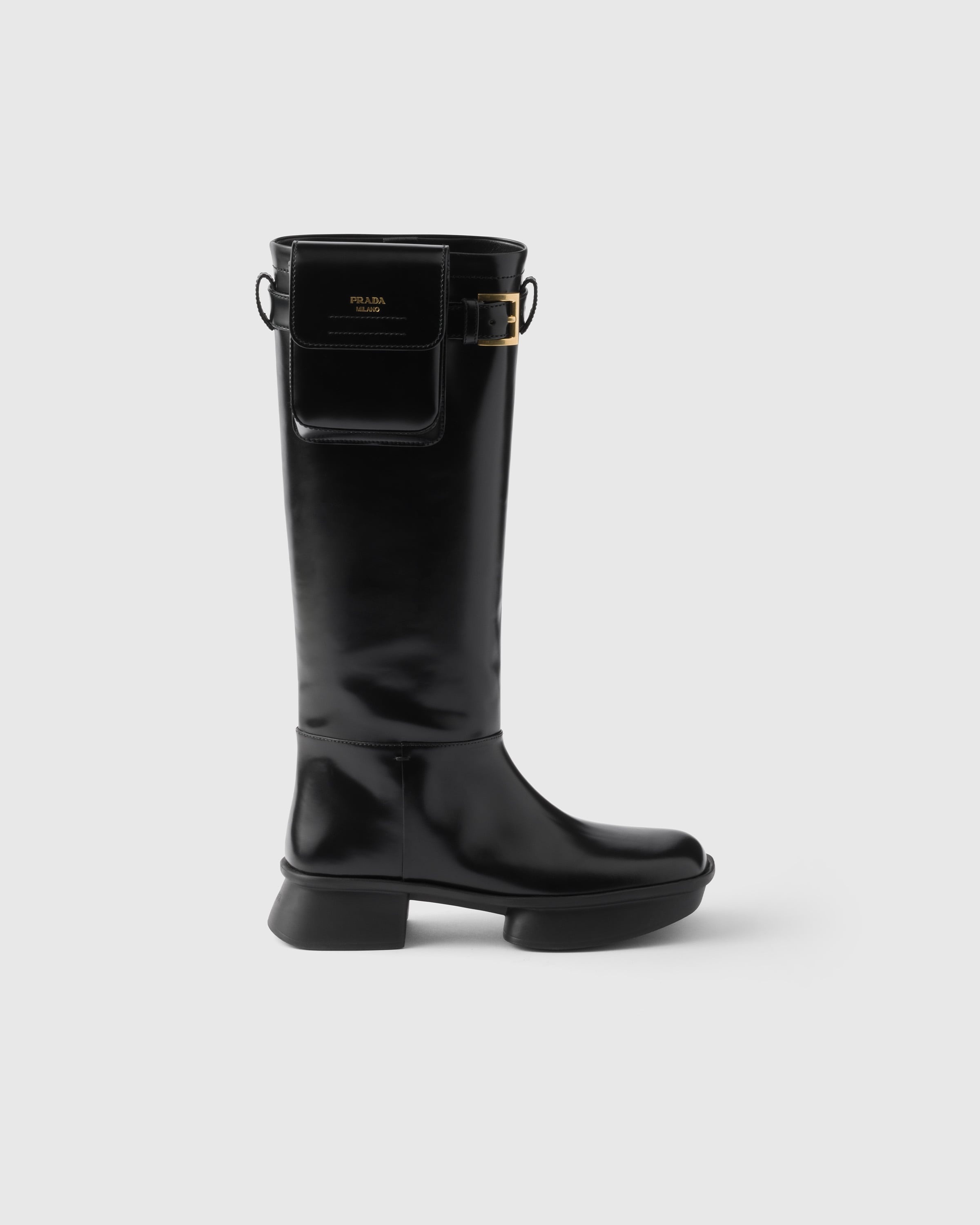 ロングブーツ PRADA EQUAL BOOTS IN BRUSHED LEATHER WITH POUCH Prada Monolith Brushed Leather and Re-Nylon Boots with Pouch