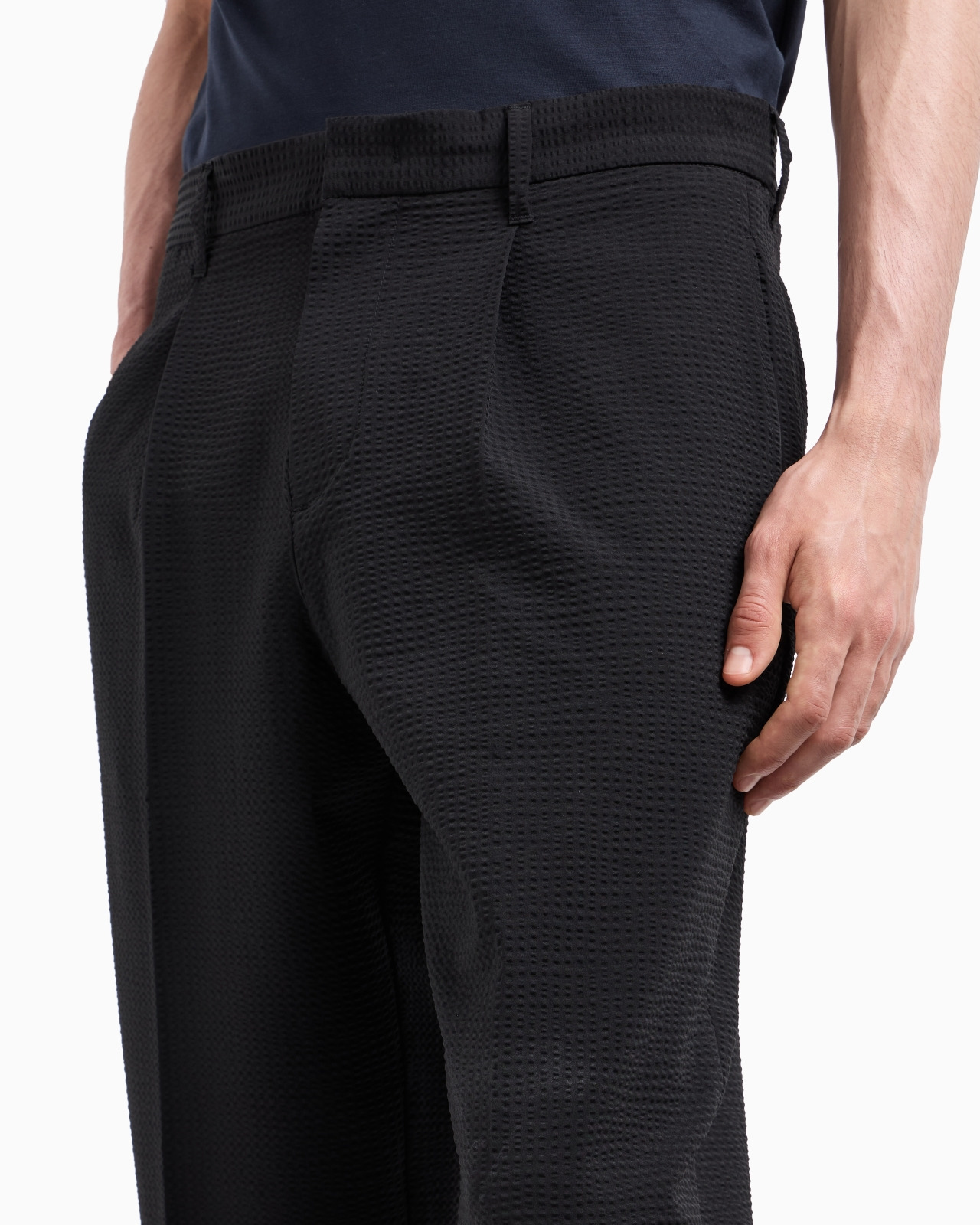 Pleated technical-seersucker fabric chinos - 5