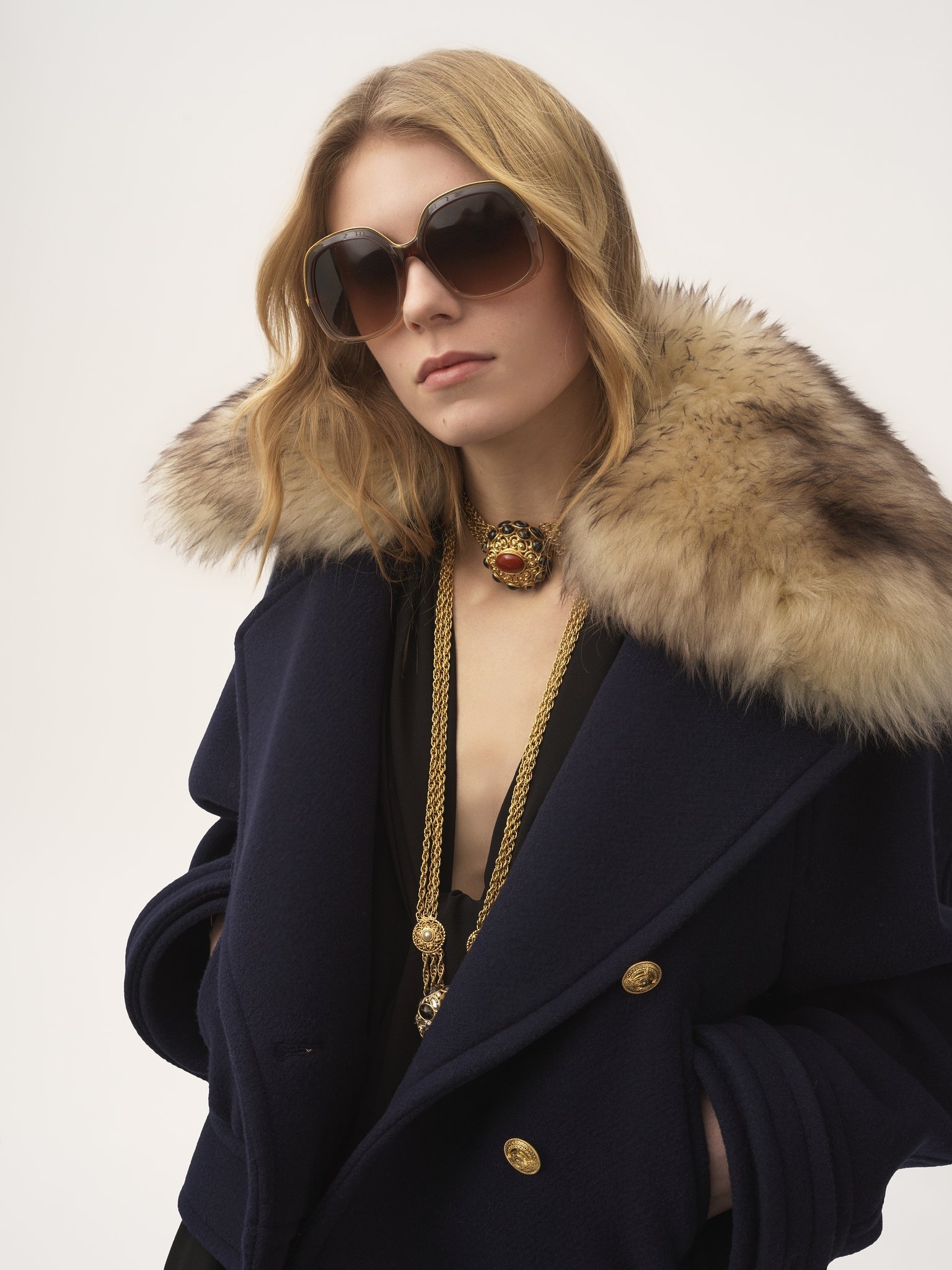 SHORT BOXY DOUBLE-BREASTED COAT IN WOOL - 7