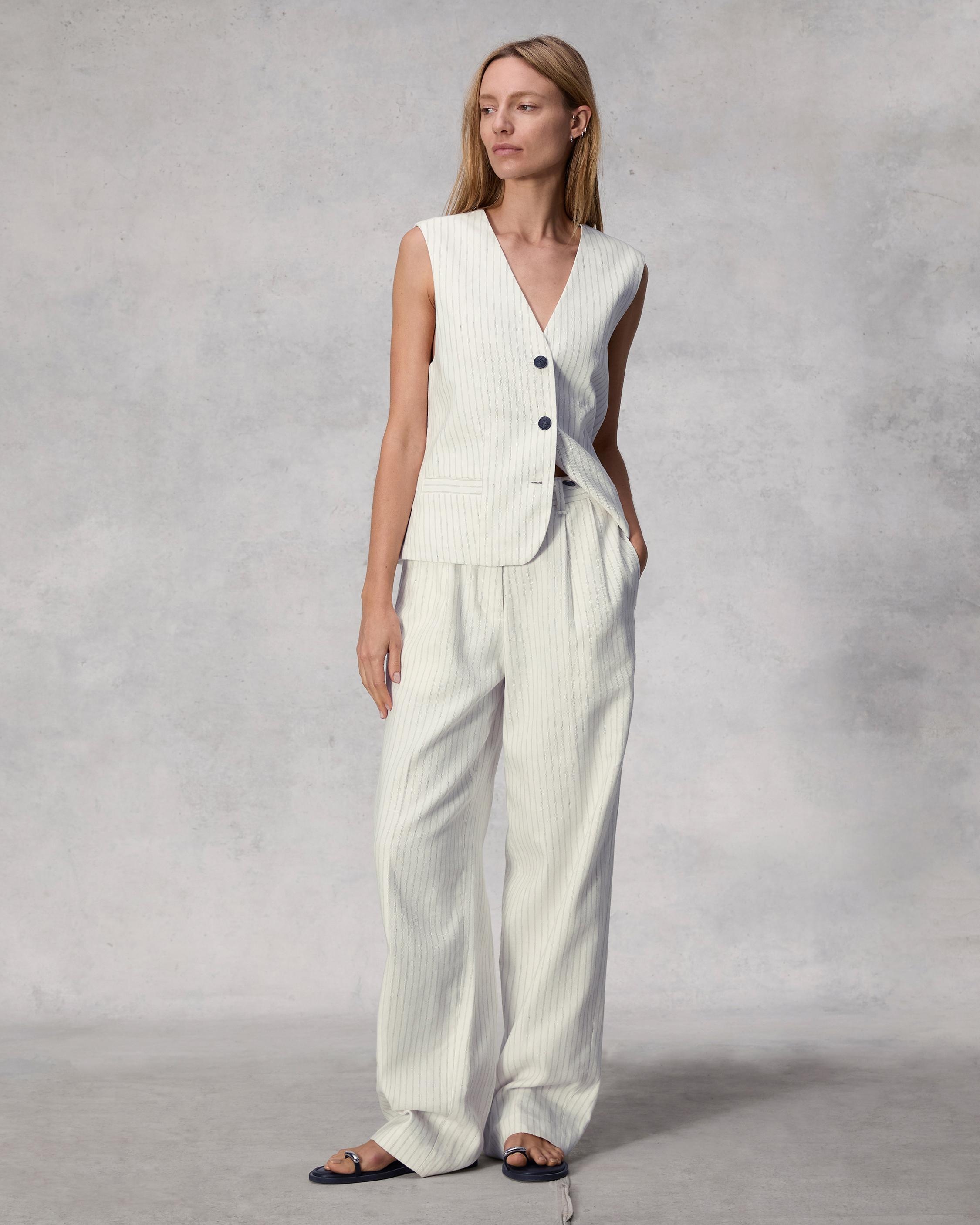 Newman Cotton Linen Pant
Relaxed Fit - 2