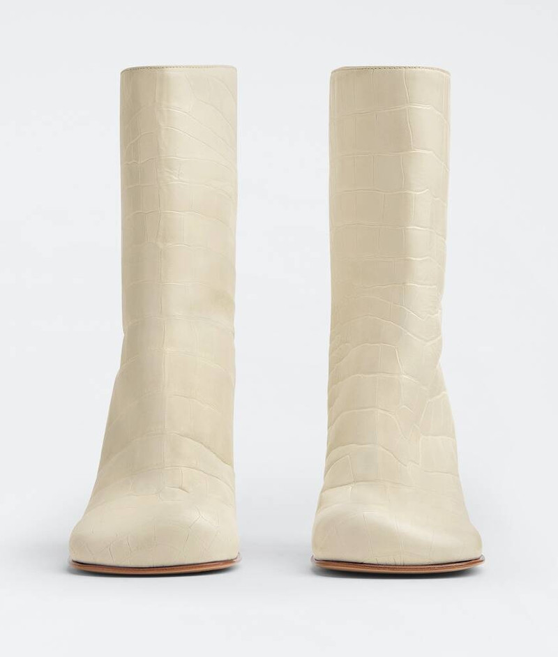 Bottega Veneta bloc outlook