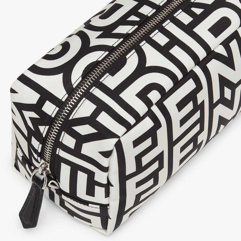 Small toiletry case with large inside compartment and zip fastening. Made of nylon printed with the  4