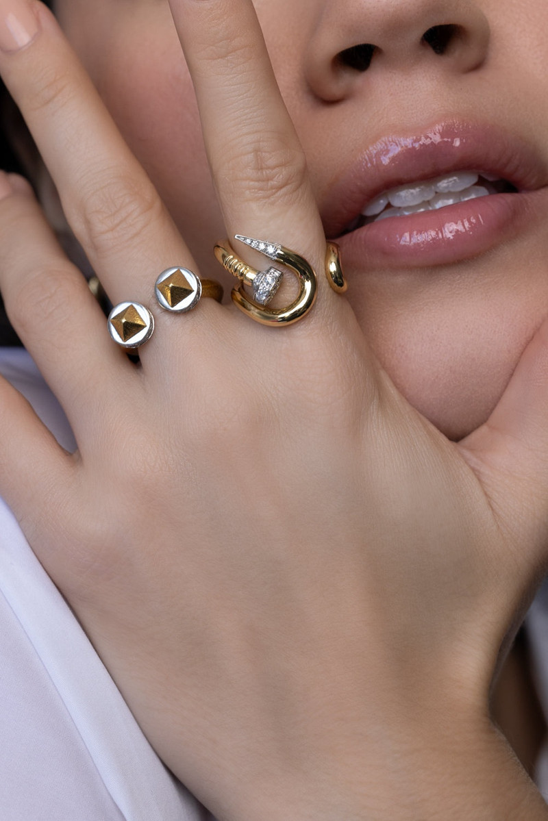 DAVID WEBB Bent Nail Diamond Ring outlook