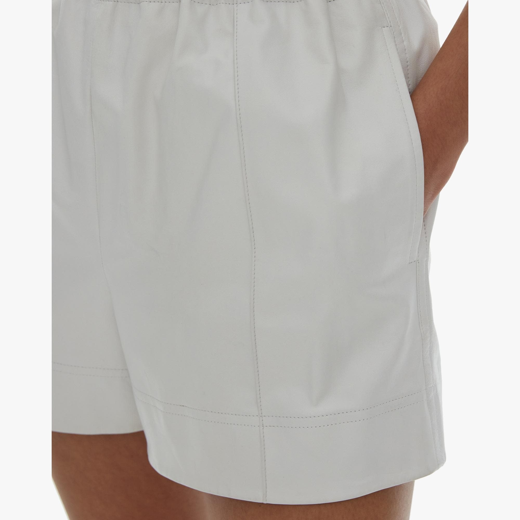 LEATHER PULL-ON SHORT - 6