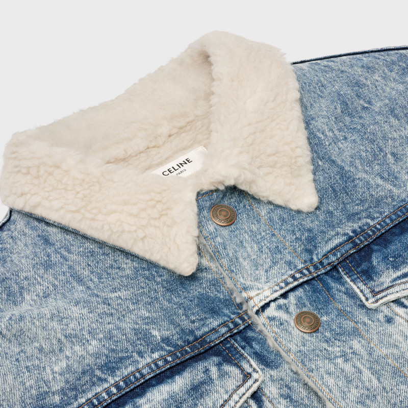 TRUCKER JACKET IN AGED ACID WASH DENIM 3