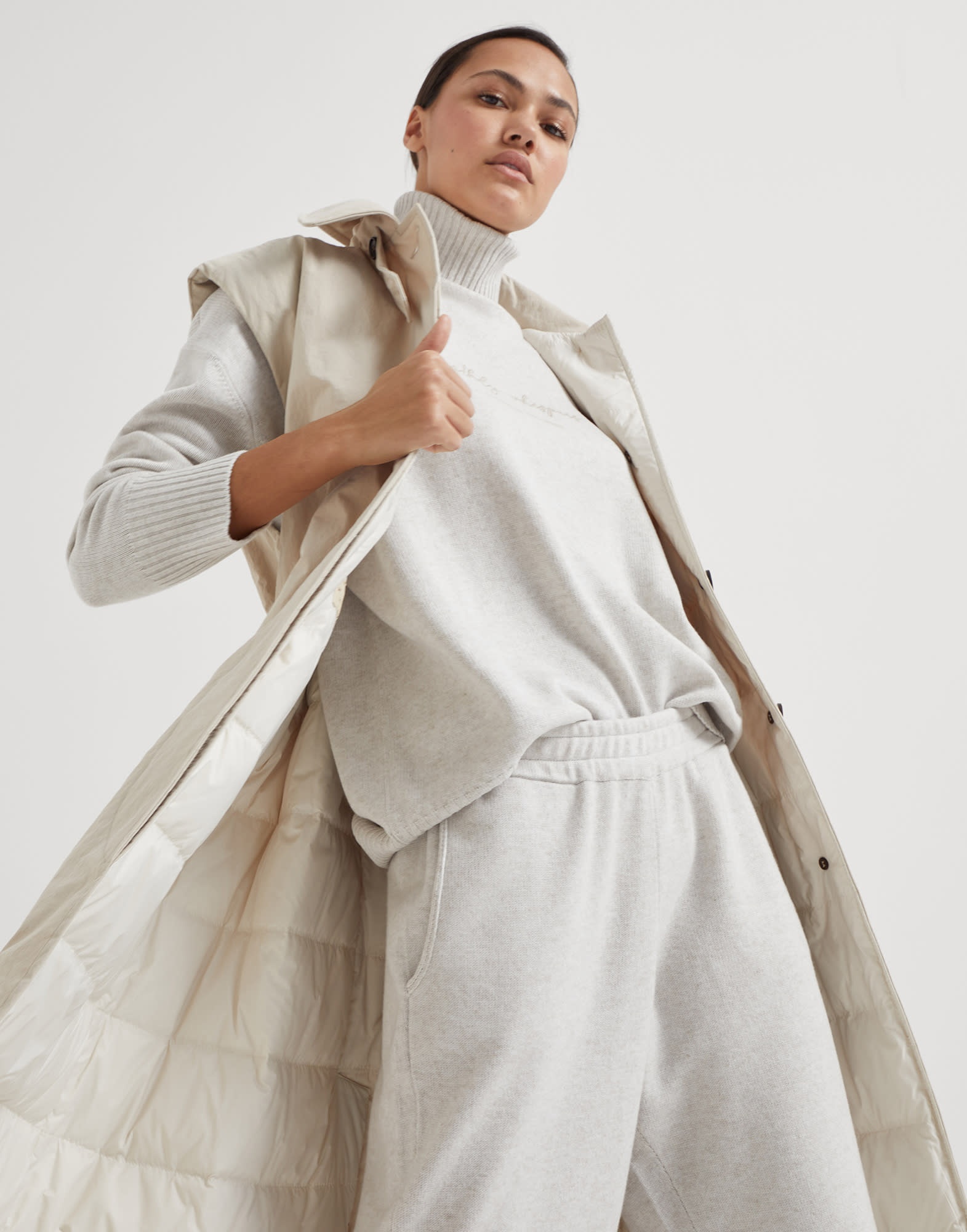 Techno canvas sleeveless trench with down quilting and monili - 4